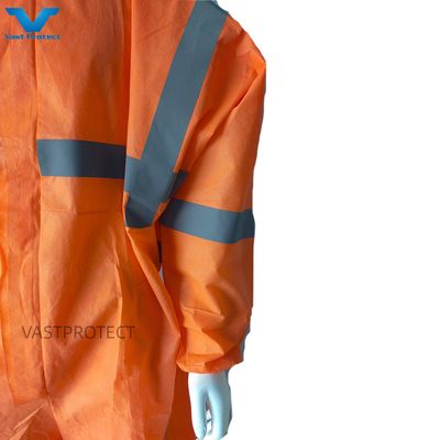 CE Tipo 5 6 Certificado EUA PPE Desutilizável SMS 56GSM Camisa de abrigo laranja com fita refletora