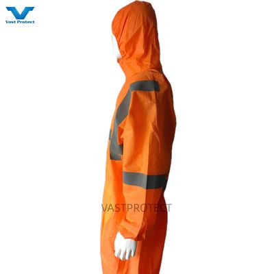 CE Tipo 5 6 Certificado EUA PPE Desutilizável SMS 56GSM Camisa de abrigo laranja com fita refletora
